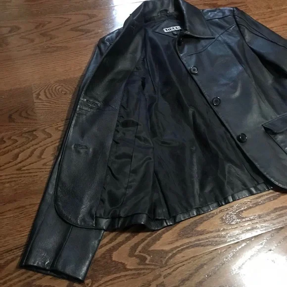 Vintage Black Leather Blazer - Picture 3 of 6